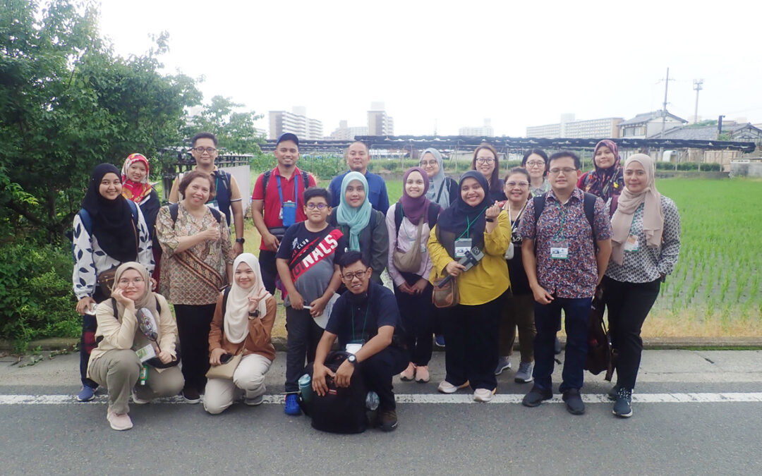 マレーシアの16名がエコ学区・エコ事業者の取組を視察
